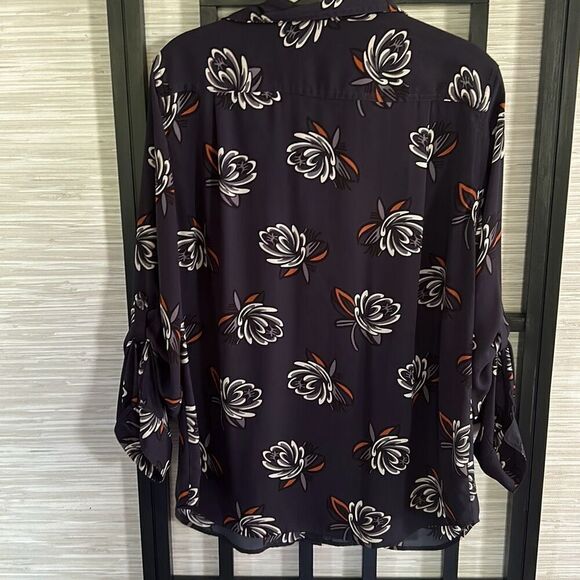 LOFT silky navy floral blouse great for the fall size M - Picture 4 of 4